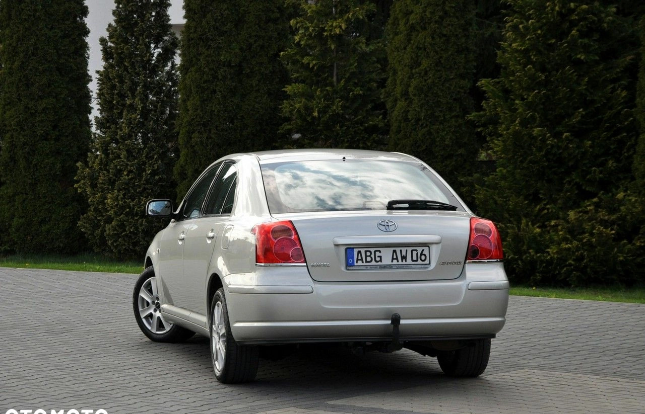 Toyota Avensis cena 17900 przebieg: 211258, rok produkcji 2005 z Dzierzgoń małe 742